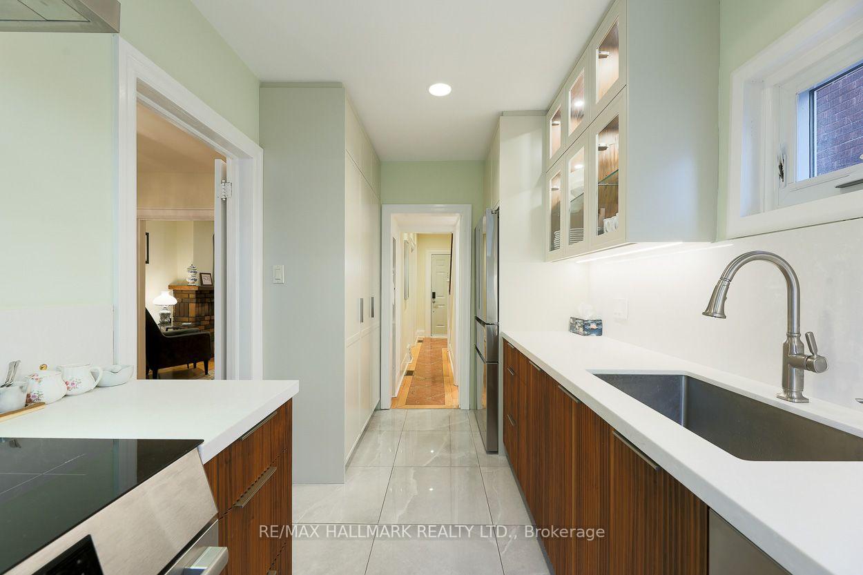 142 Hillsdale Avenue E, Toronto