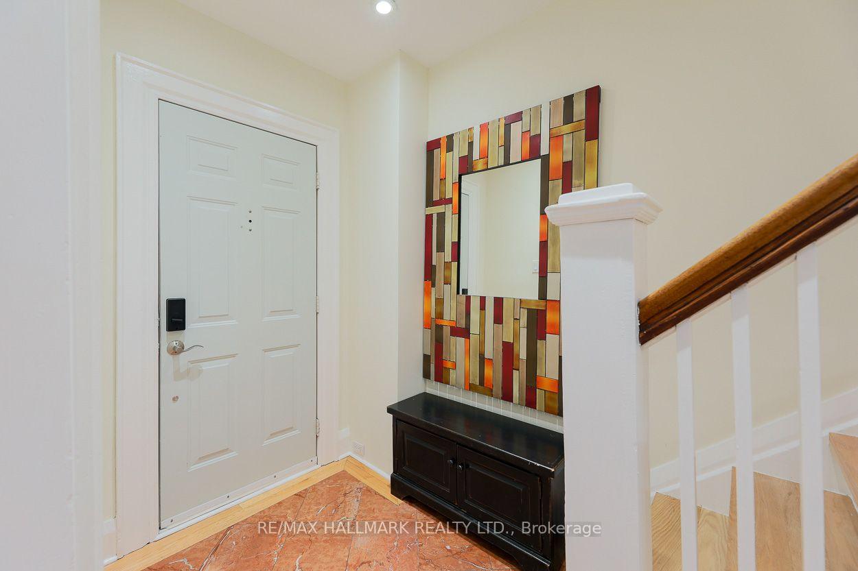 142 Hillsdale Avenue E, Toronto