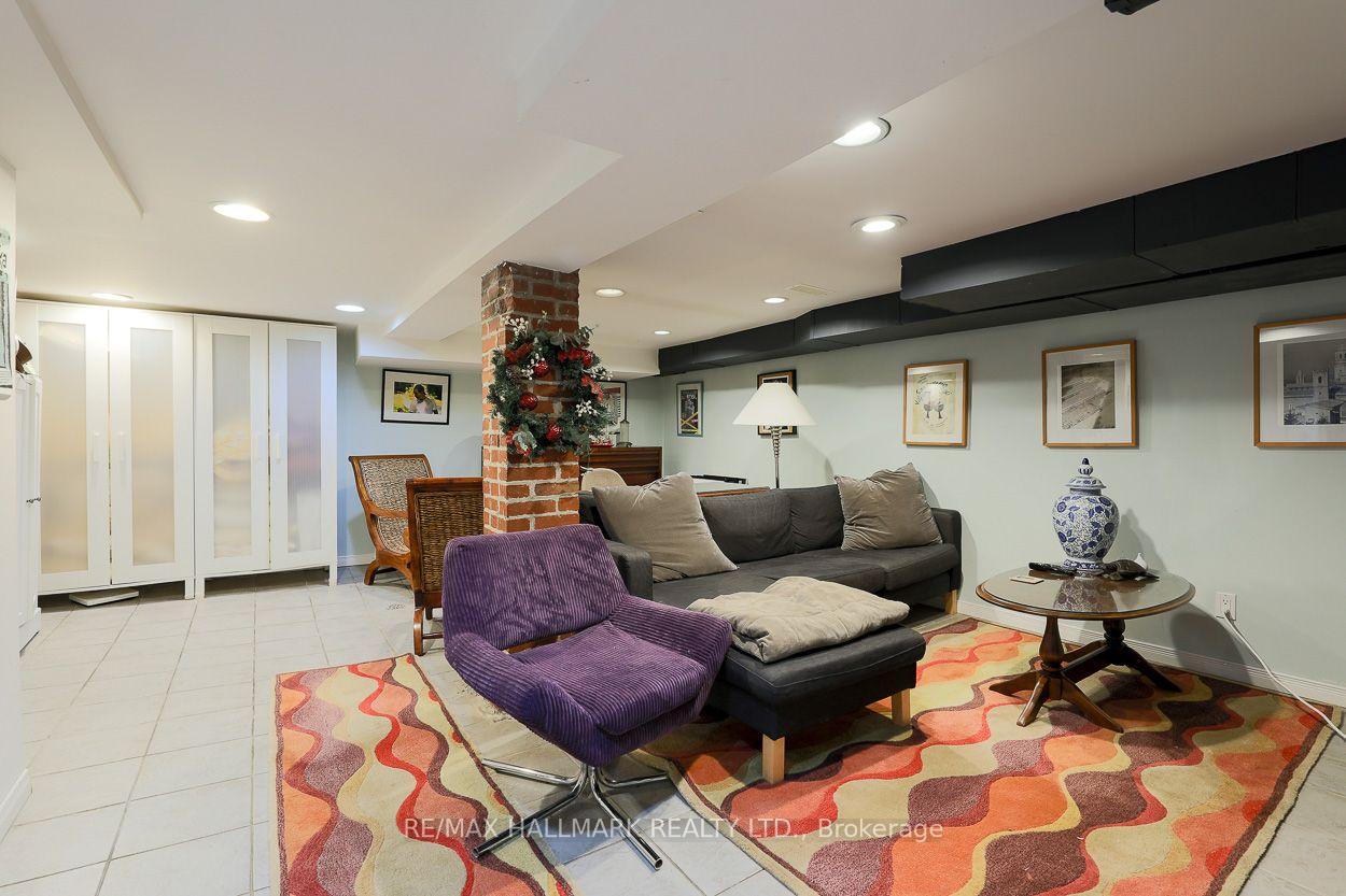 142 Hillsdale Avenue E, Toronto