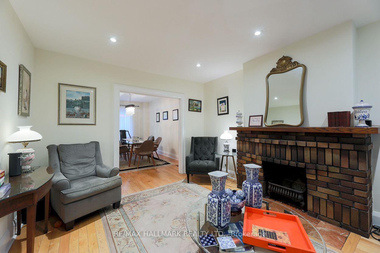 142 Hillsdale Avenue E, Toronto