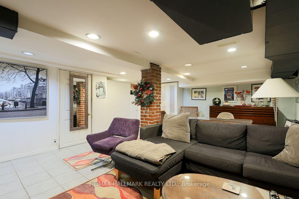 142 Hillsdale Avenue E, Toronto