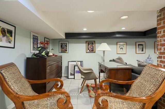 142 Hillsdale Avenue E, Toronto