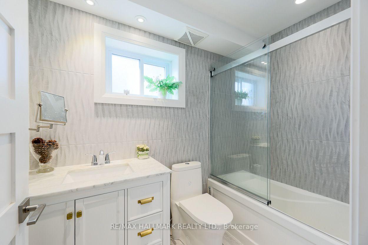 110 Lakeside Avenue, Toronto
