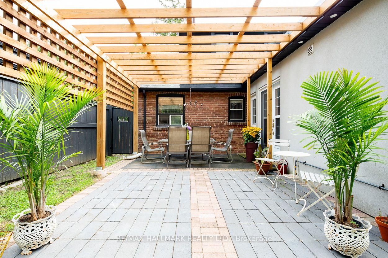 110 Lakeside Avenue, Toronto