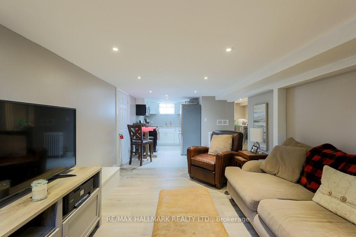 110 Lakeside Avenue, Toronto