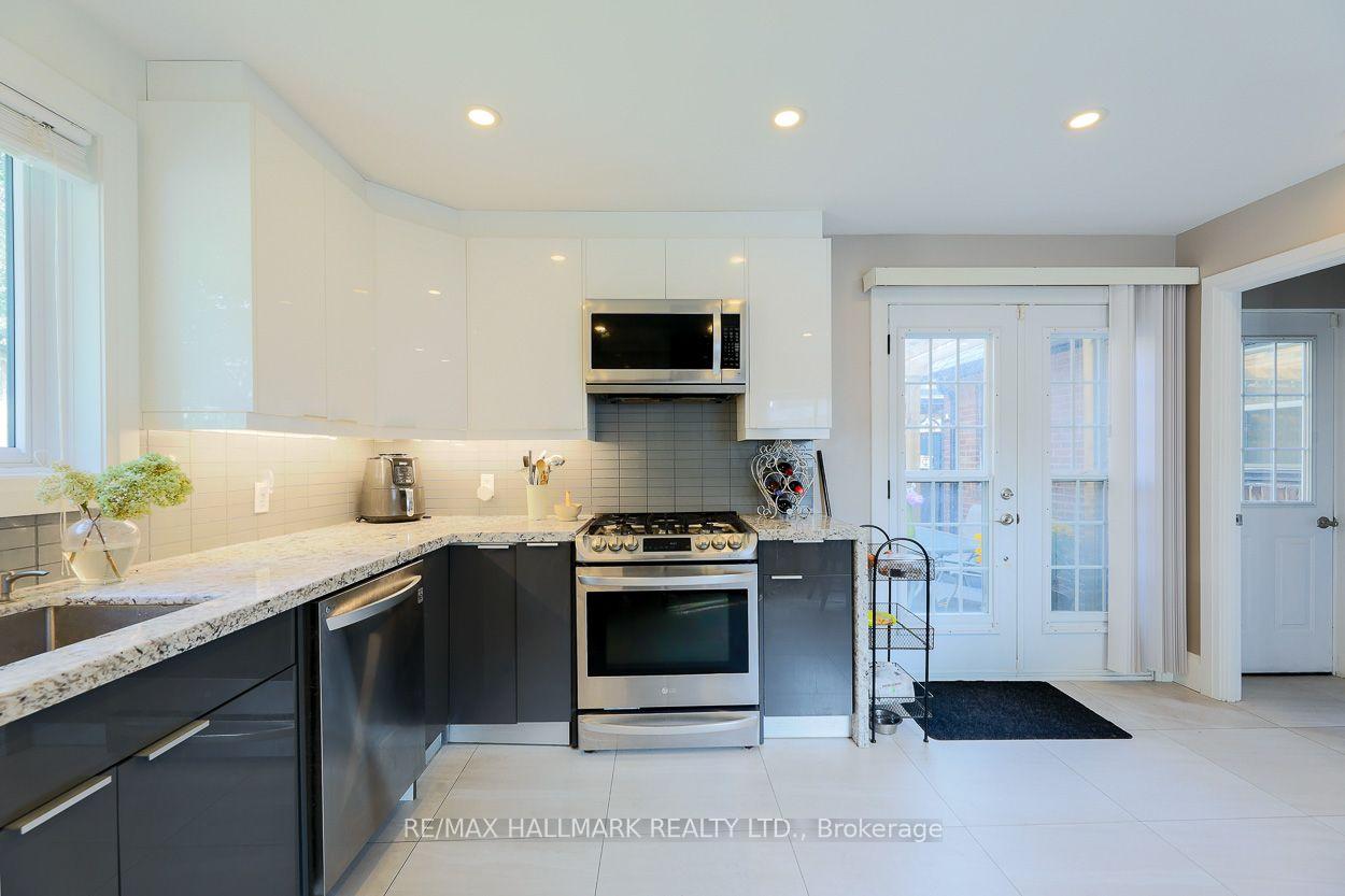 110 Lakeside Avenue, Toronto