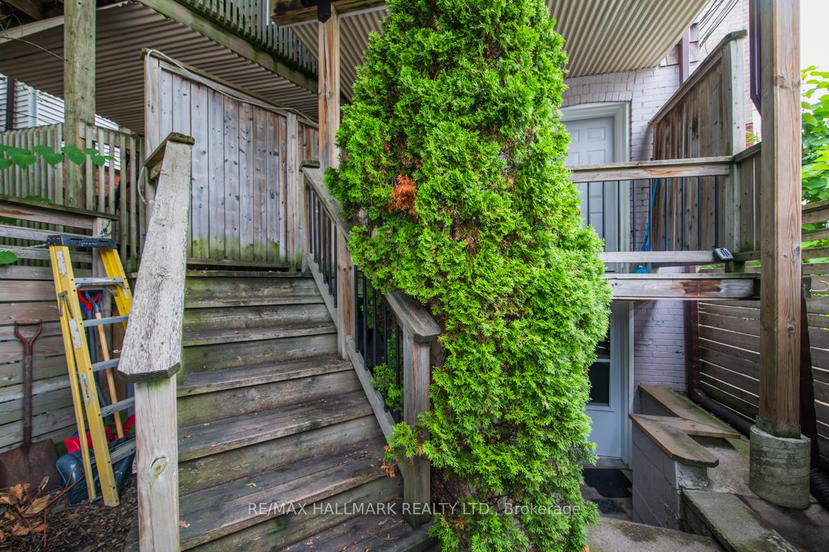 233 Kingston Road Main, Toronto Unit: Main