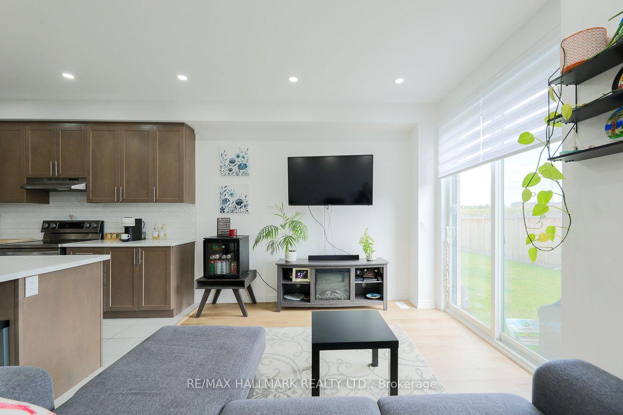 1090 Lockie Drive
