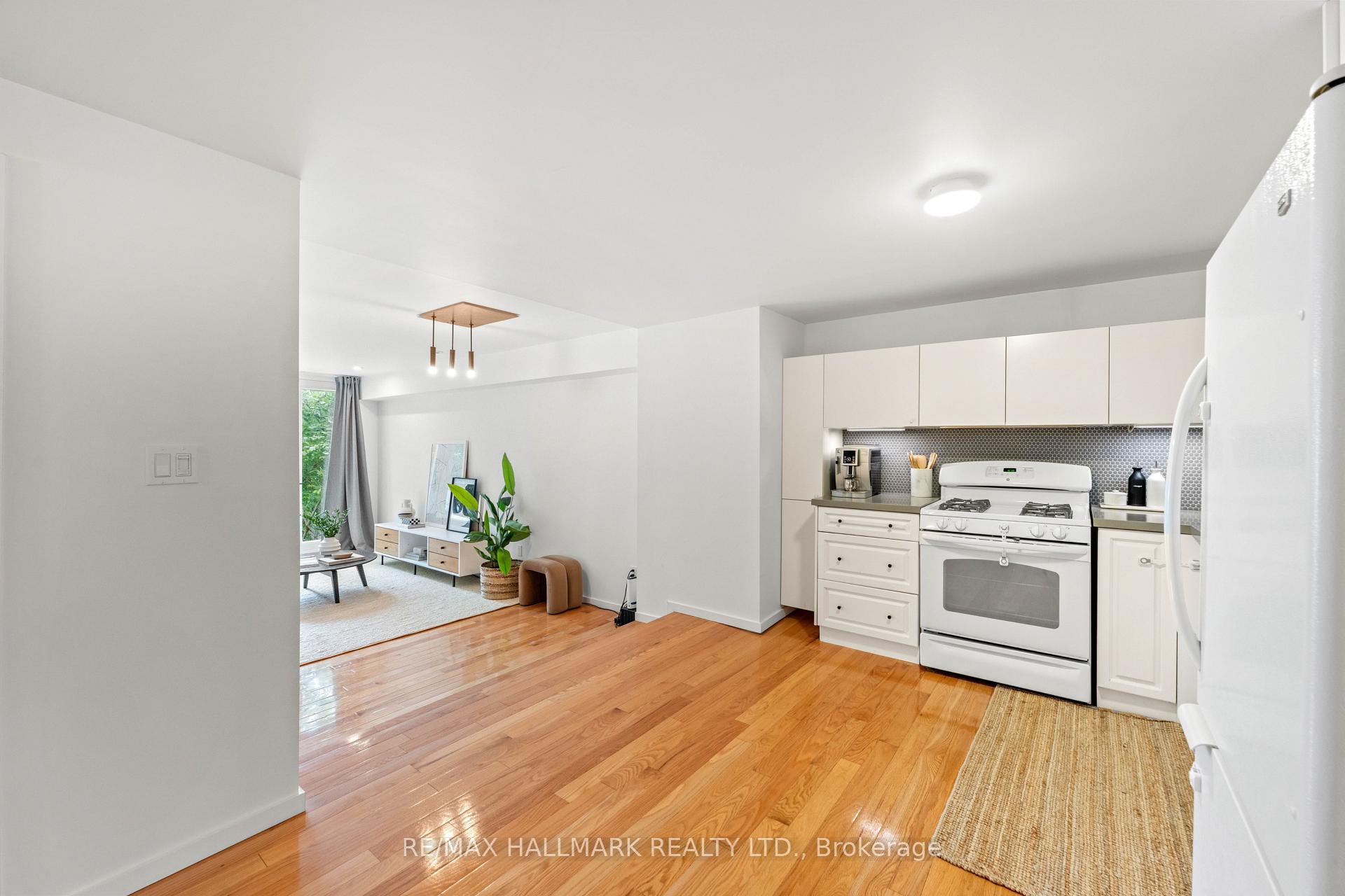 92 Chisholm Avenue, Toronto
