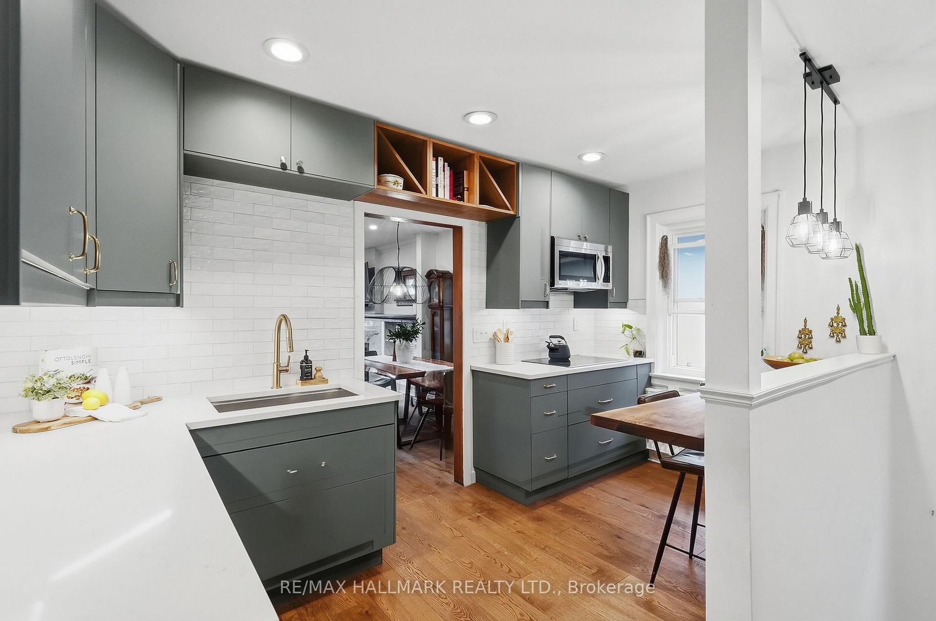 25 Scarboro Beach Boulevard Upper, Toronto Unit: Upper