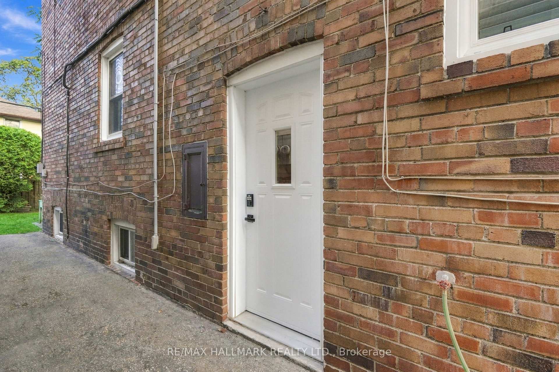 25 Scarboro Beach Boulevard Upper, Toronto Unit: Upper