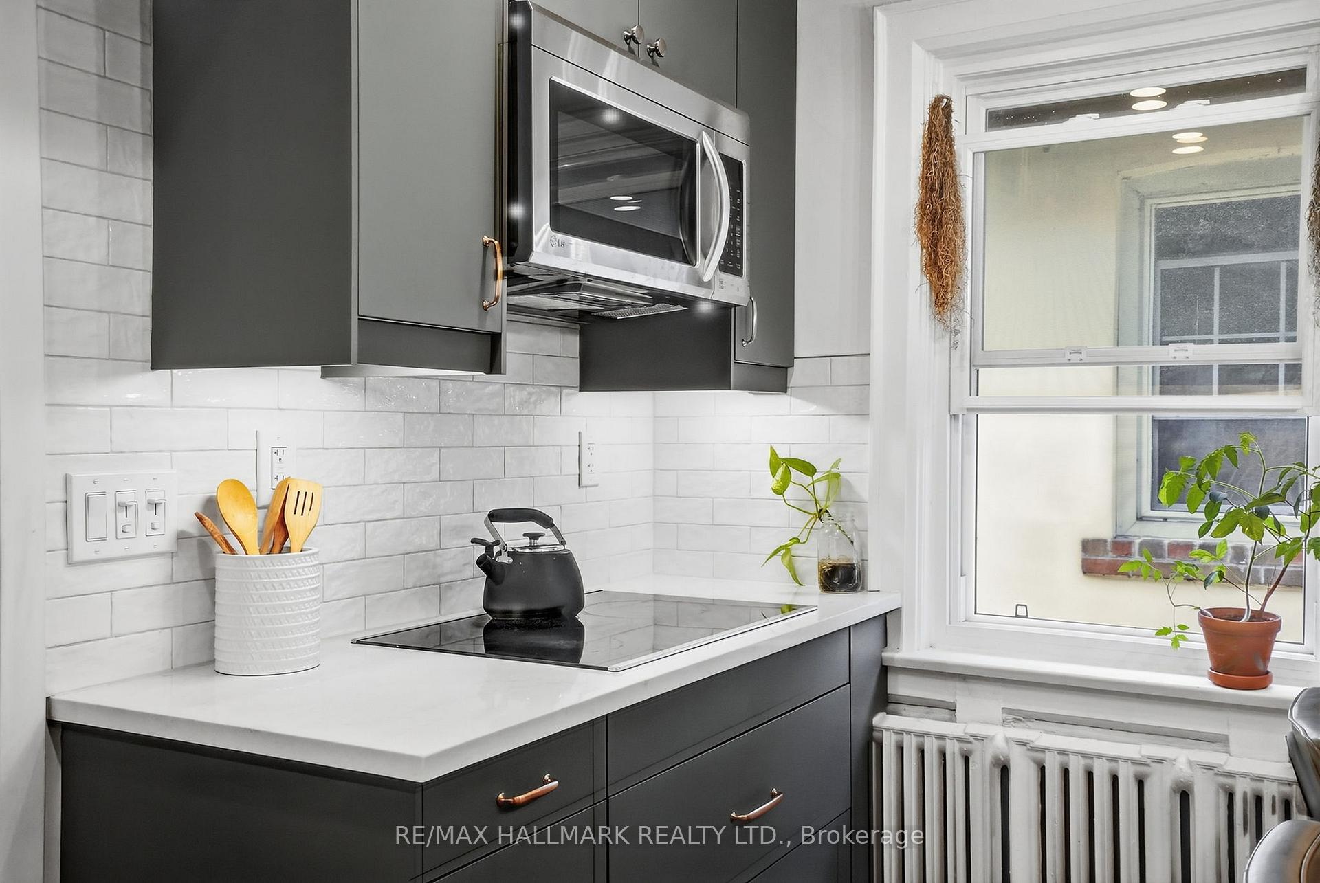 25 Scarboro Beach Boulevard Upper, Toronto Unit: Upper