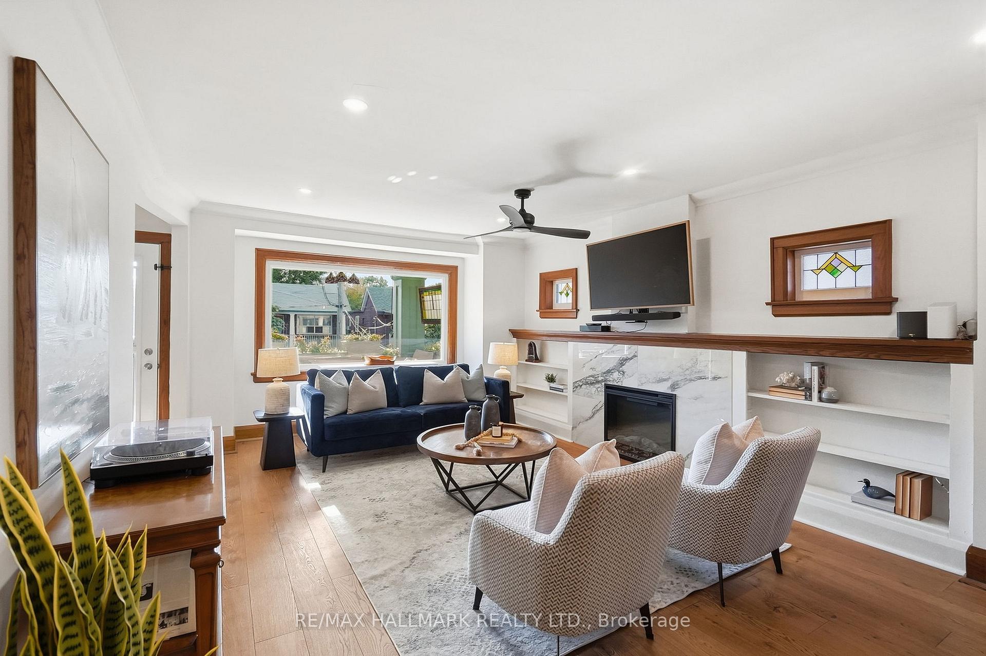 25 Scarboro Beach Boulevard Upper, Toronto Unit: Upper