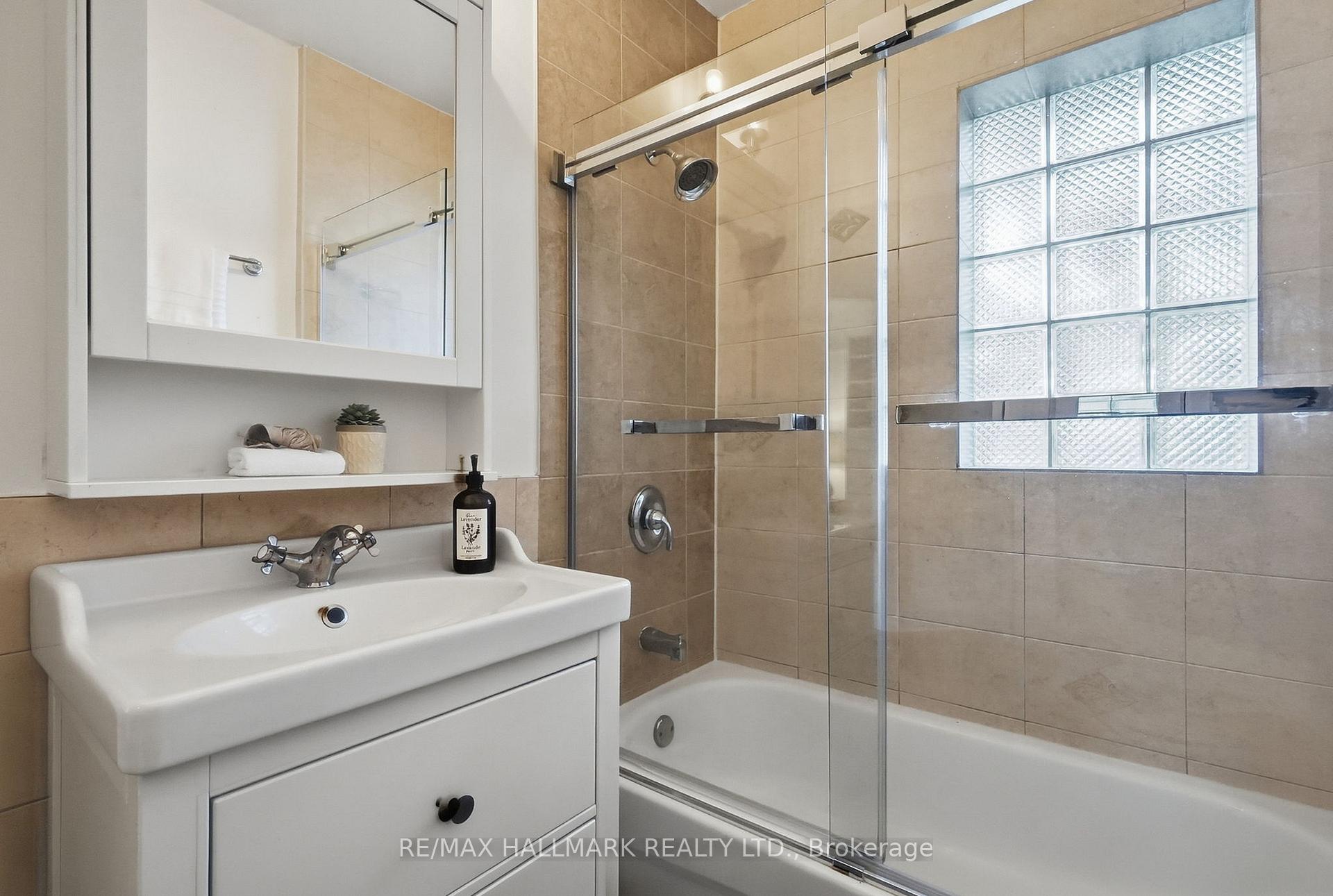 25 Scarboro Beach Boulevard Upper, Toronto Unit: Upper