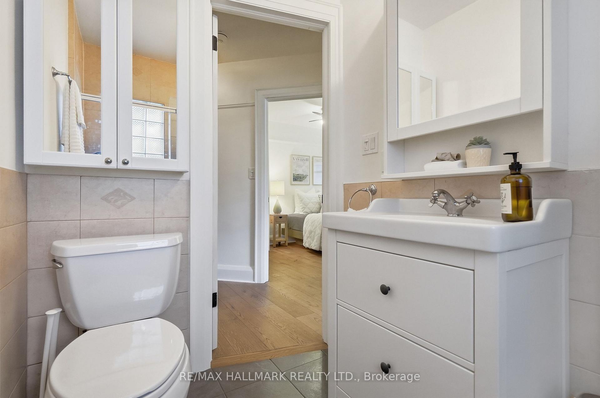 25 Scarboro Beach Boulevard Upper, Toronto Unit: Upper