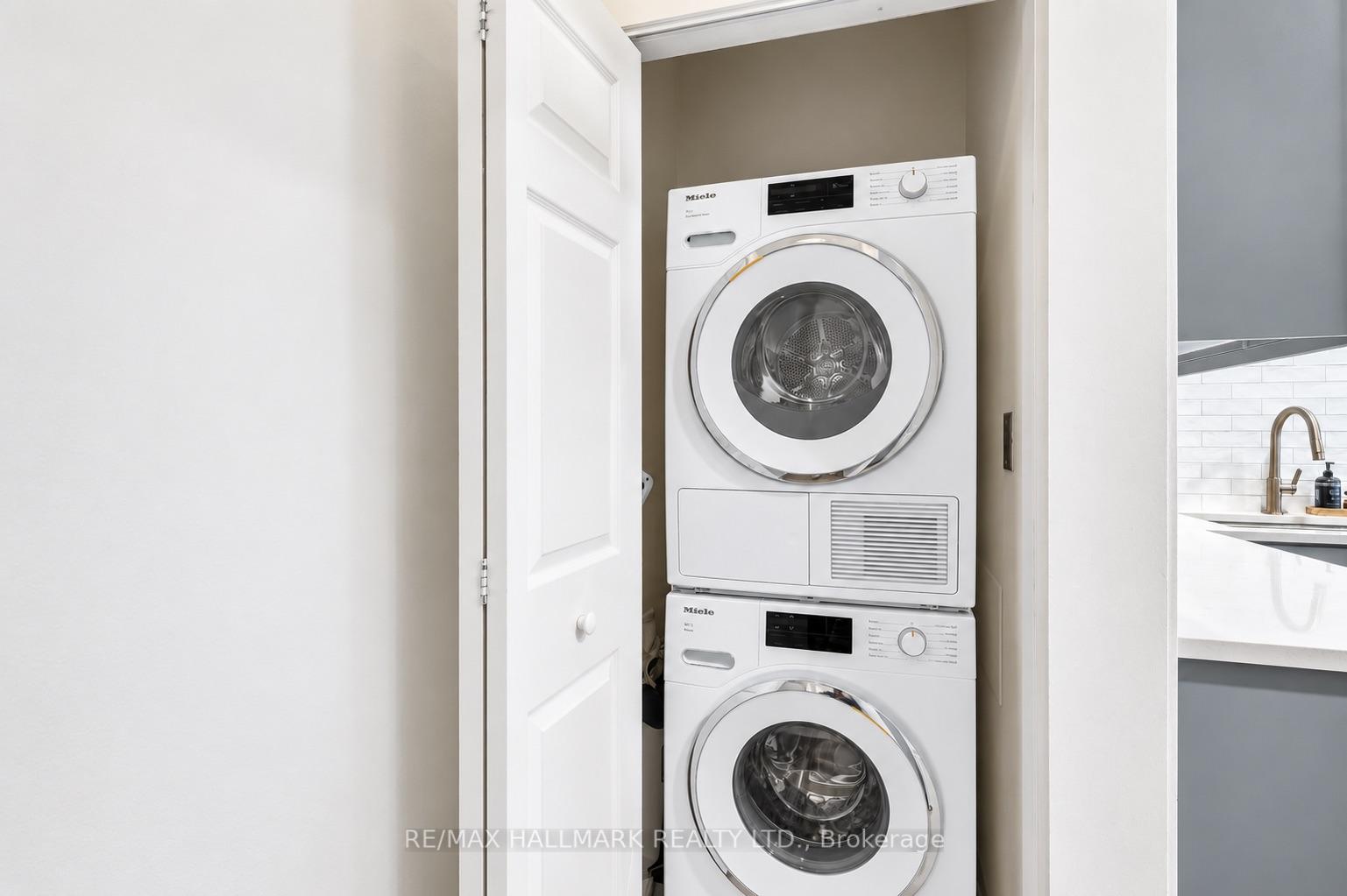 25 Scarboro Beach Boulevard Upper, Toronto Unit: Upper