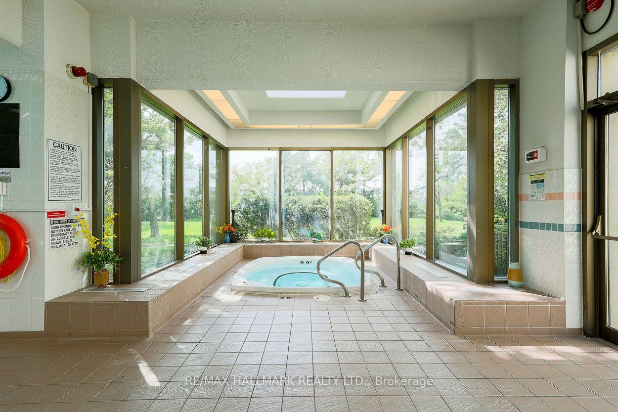 1 Greystone Walk Drive 978, Toronto Unit: 978