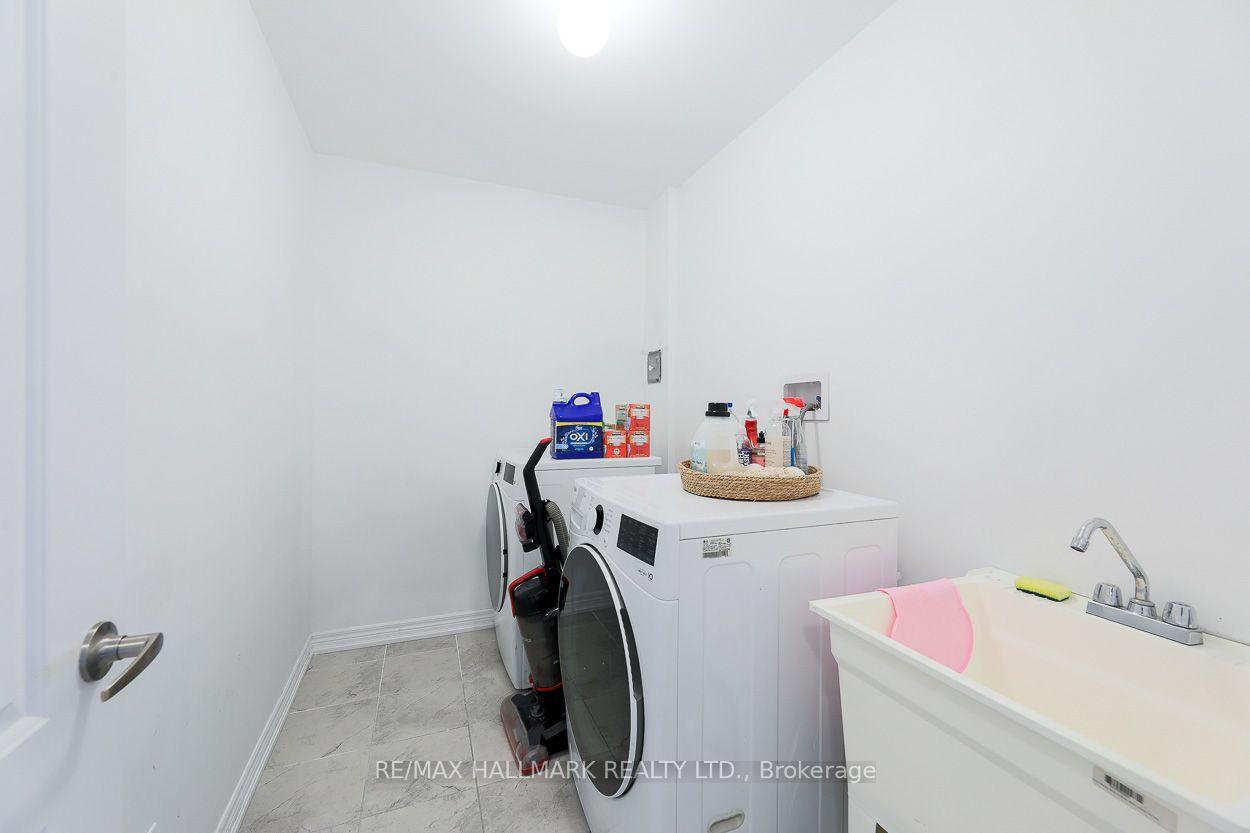 1090 Lockie Drive