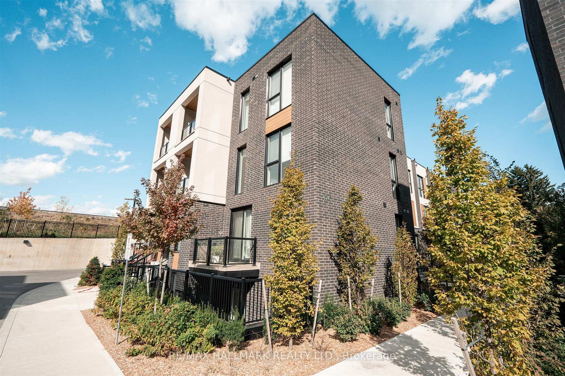 176 Clonmore Avenue 14, Toronto Unit: 14