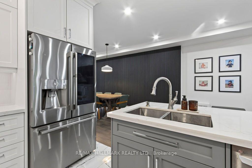 281 Warden Avenue, Toronto