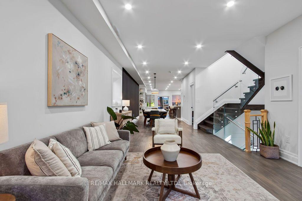 281 Warden Avenue, Toronto