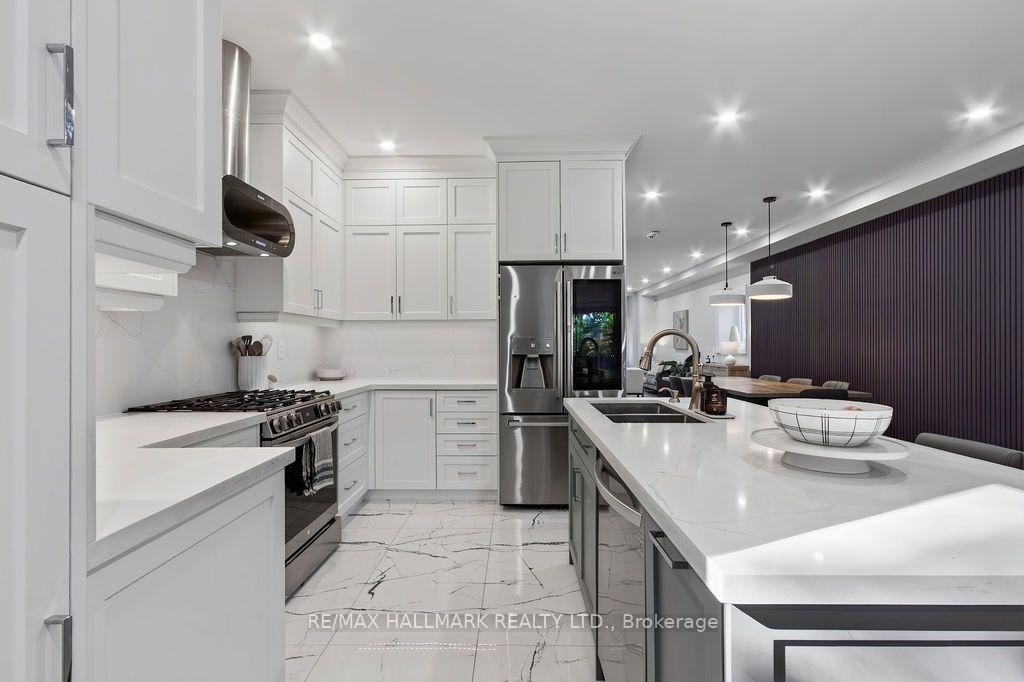 281 Warden Avenue, Toronto
