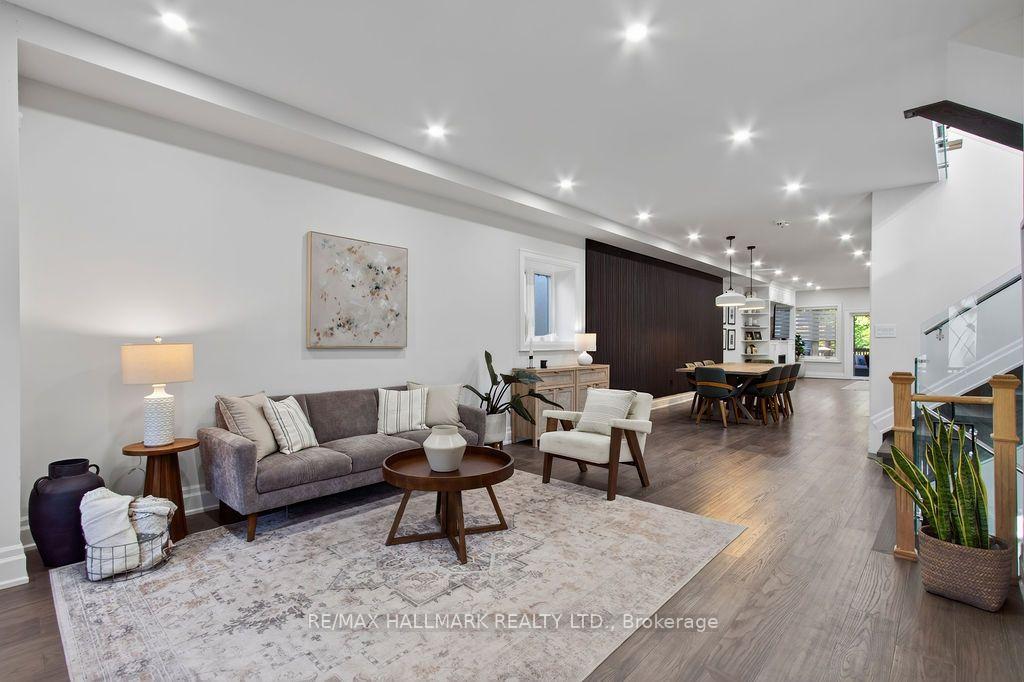 281 Warden Avenue, Toronto