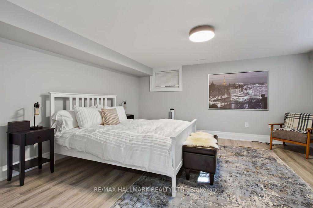 281 Warden Avenue, Toronto