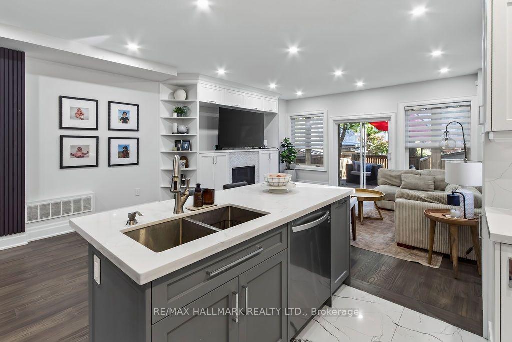 281 Warden Avenue, Toronto