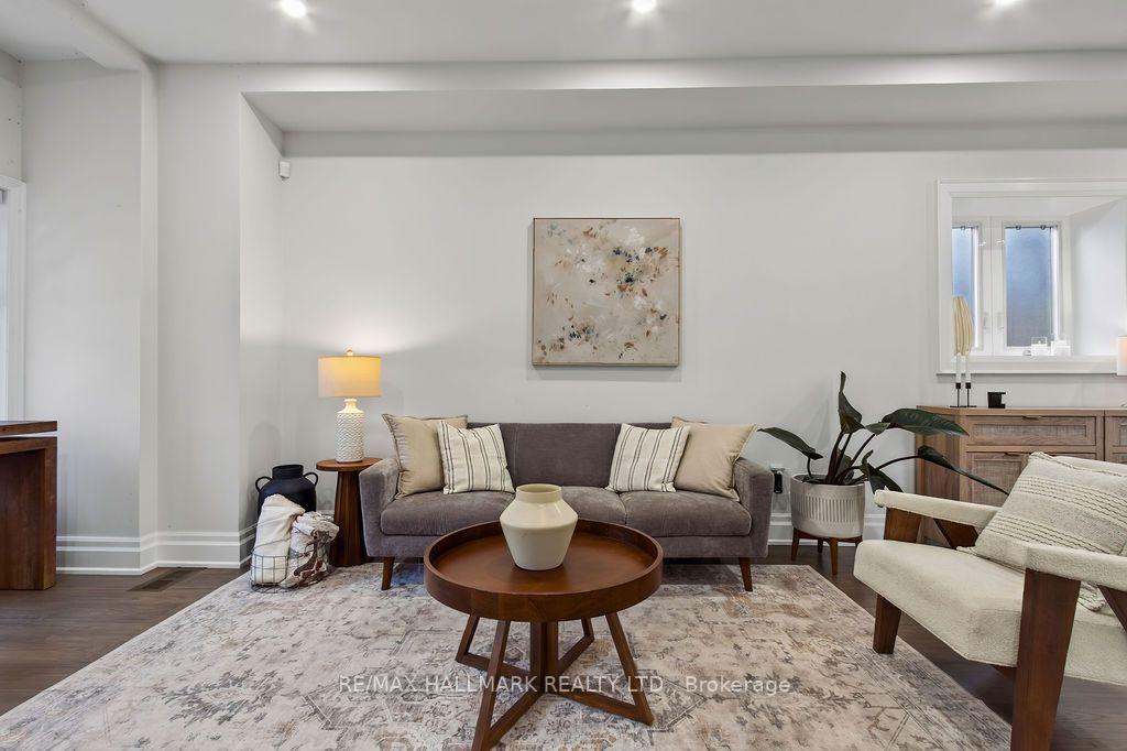 281 Warden Avenue, Toronto