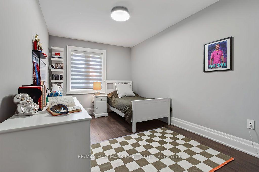 281 Warden Avenue, Toronto