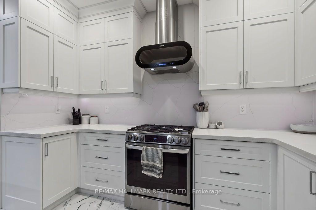 281 Warden Avenue, Toronto