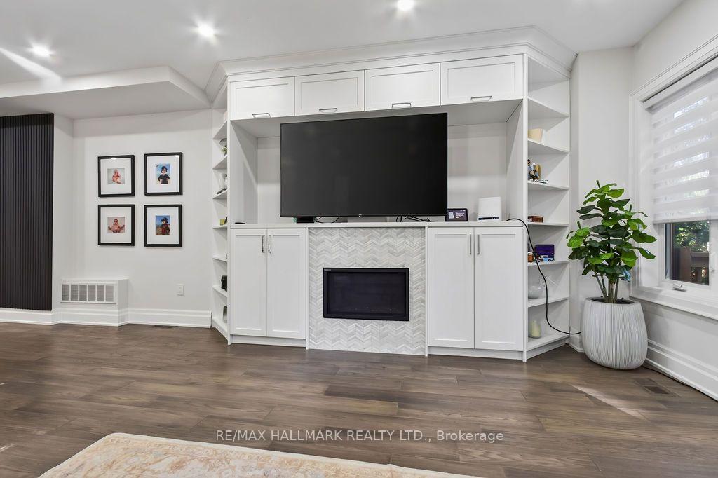 281 Warden Avenue, Toronto