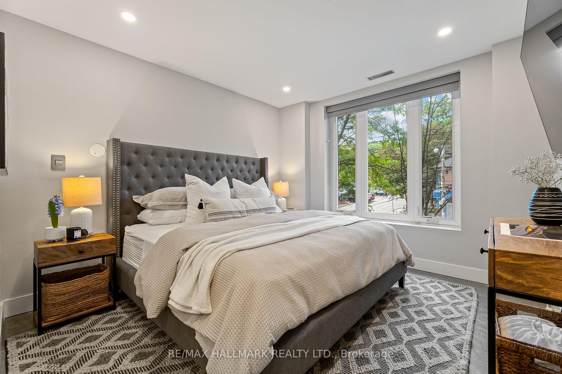 2365 Queen Street E 201, Toronto Unit: 201