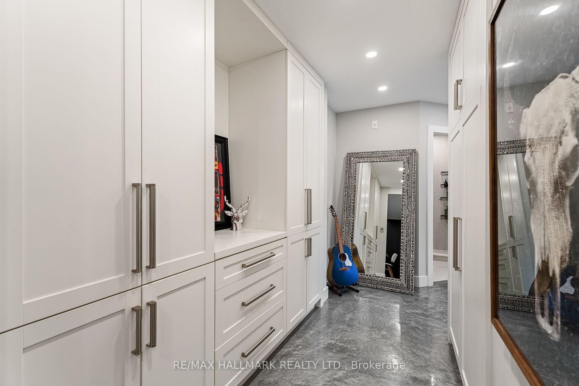 2365 Queen Street E 201, Toronto Unit: 201