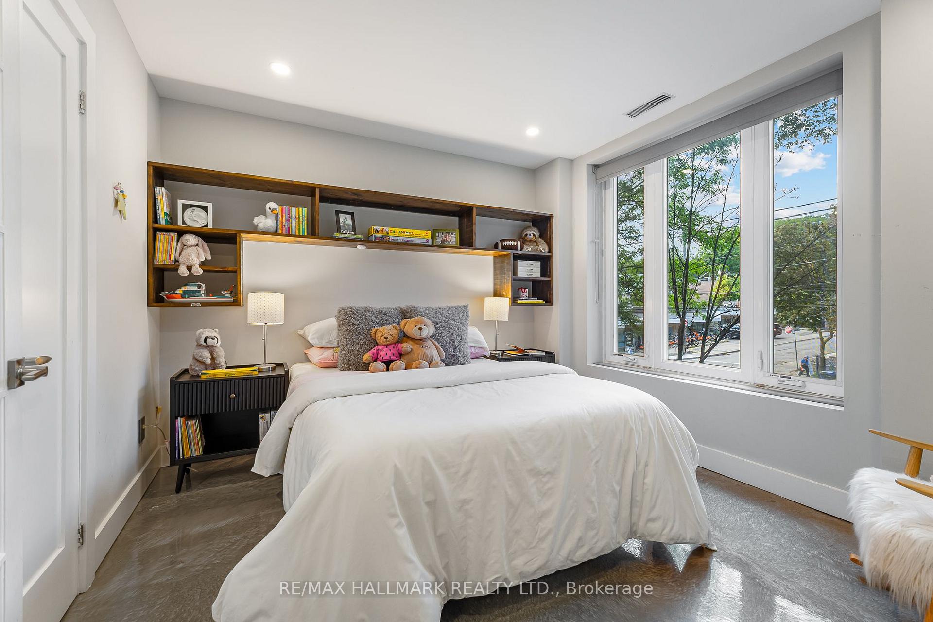 2365 Queen Street E 201, Toronto Unit: 201