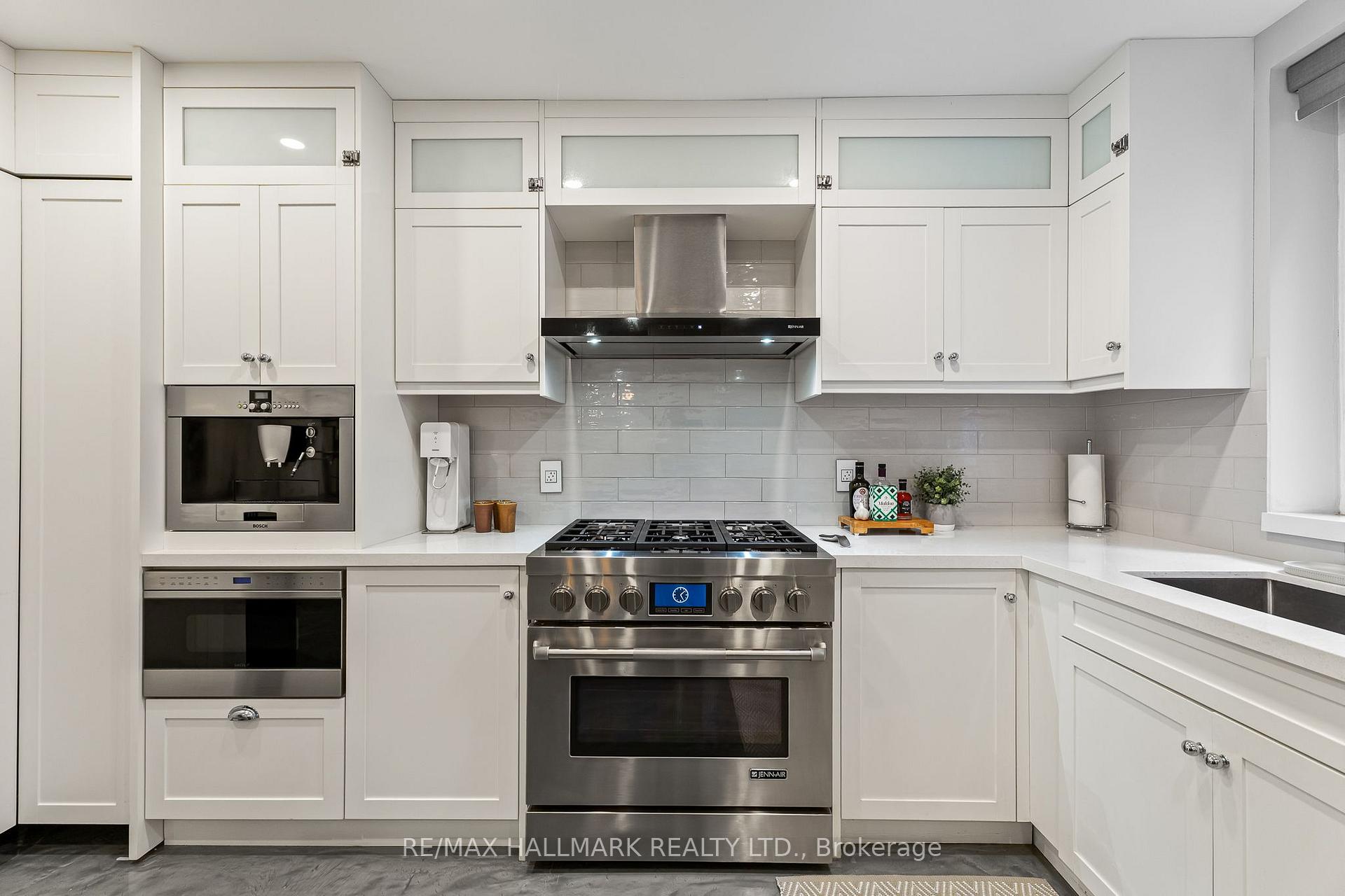 2365 Queen Street E 201, Toronto Unit: 201