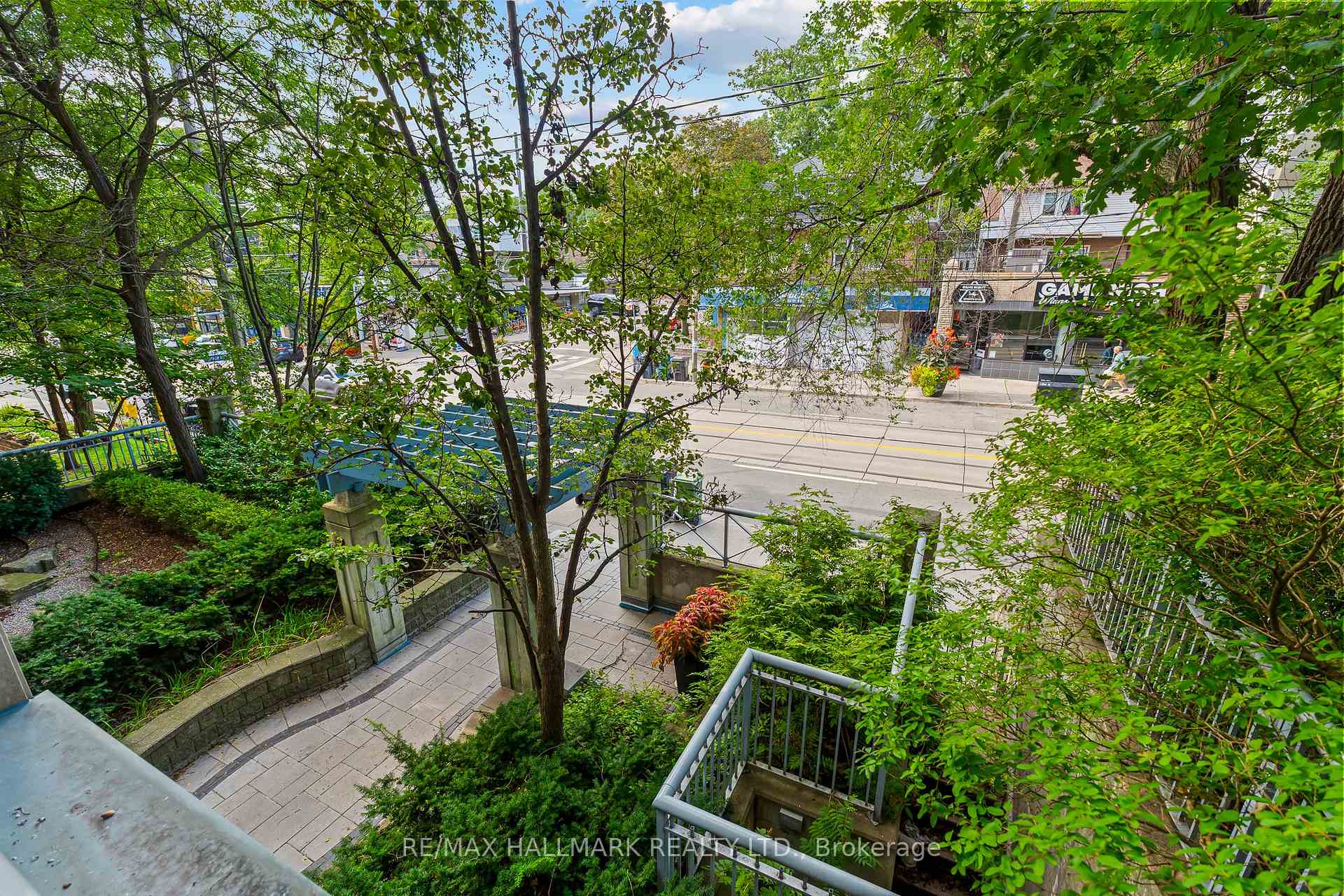 2365 Queen Street E 201, Toronto Unit: 201