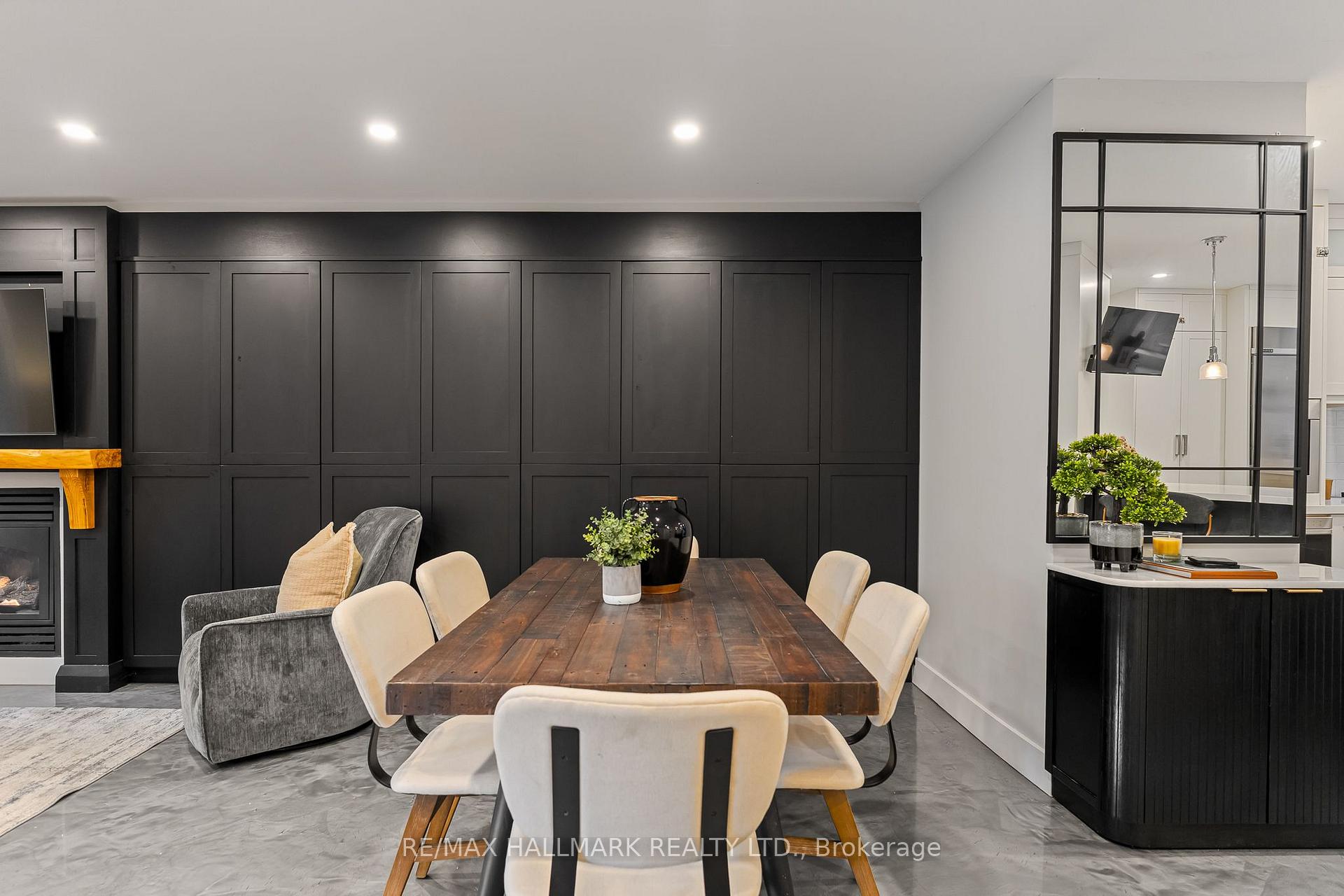 2365 Queen Street E 201, Toronto Unit: 201
