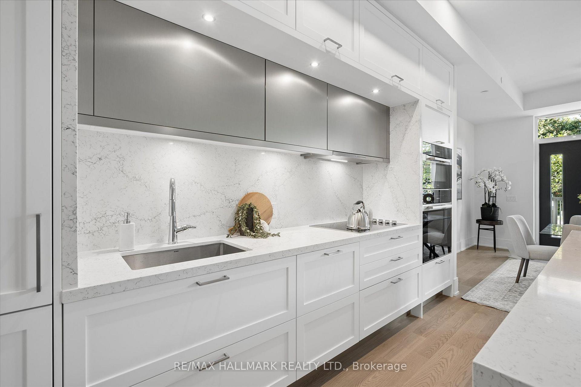 259 The Kingsway TH 6 Suite 122, Toronto Unit: TH 6 Suite 122