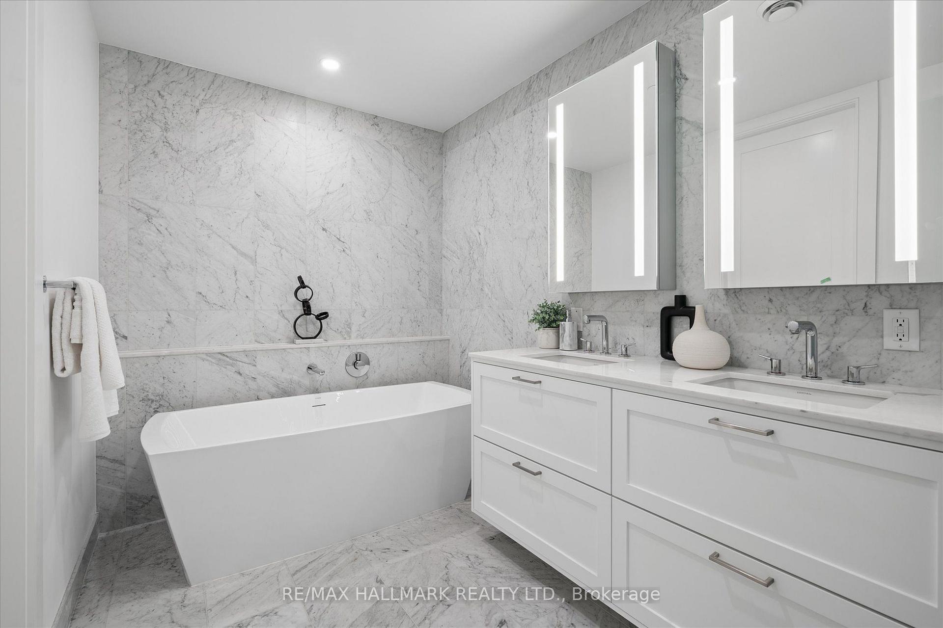 259 The Kingsway TH 6 Suite 122, Toronto Unit: TH 6 Suite 122