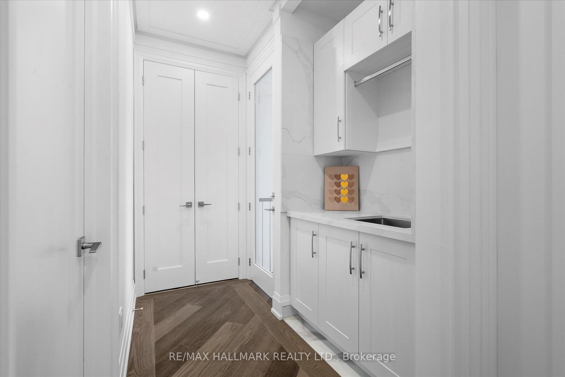 27 Antonio Court 1B, Toronto Unit: 1B