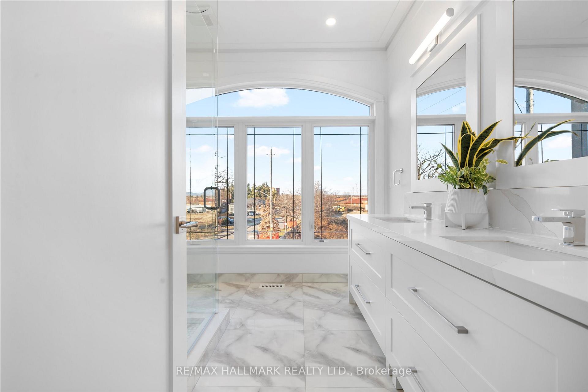 27 Antonio Court 1B, Toronto Unit: 1B