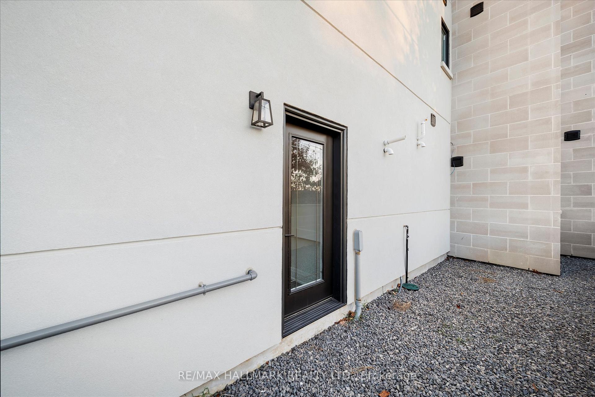 27 Antonio Court 1B, Toronto Unit: 1B