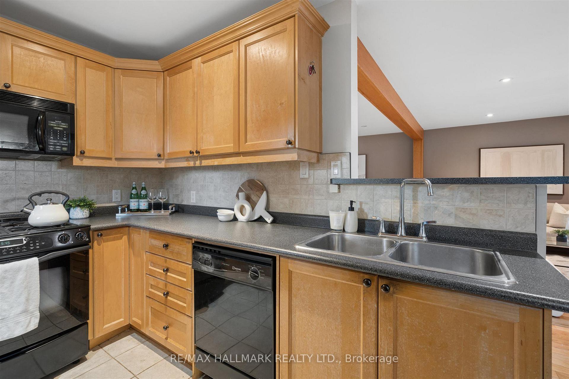 28 Finsbury Crescent, Toronto