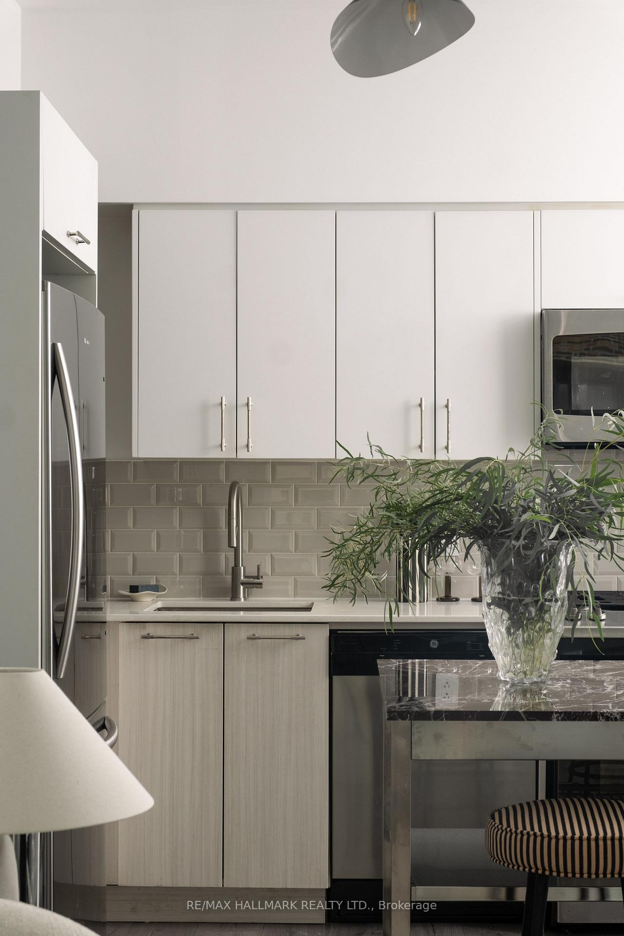 385 Osler Street N 406, Toronto Unit: 406