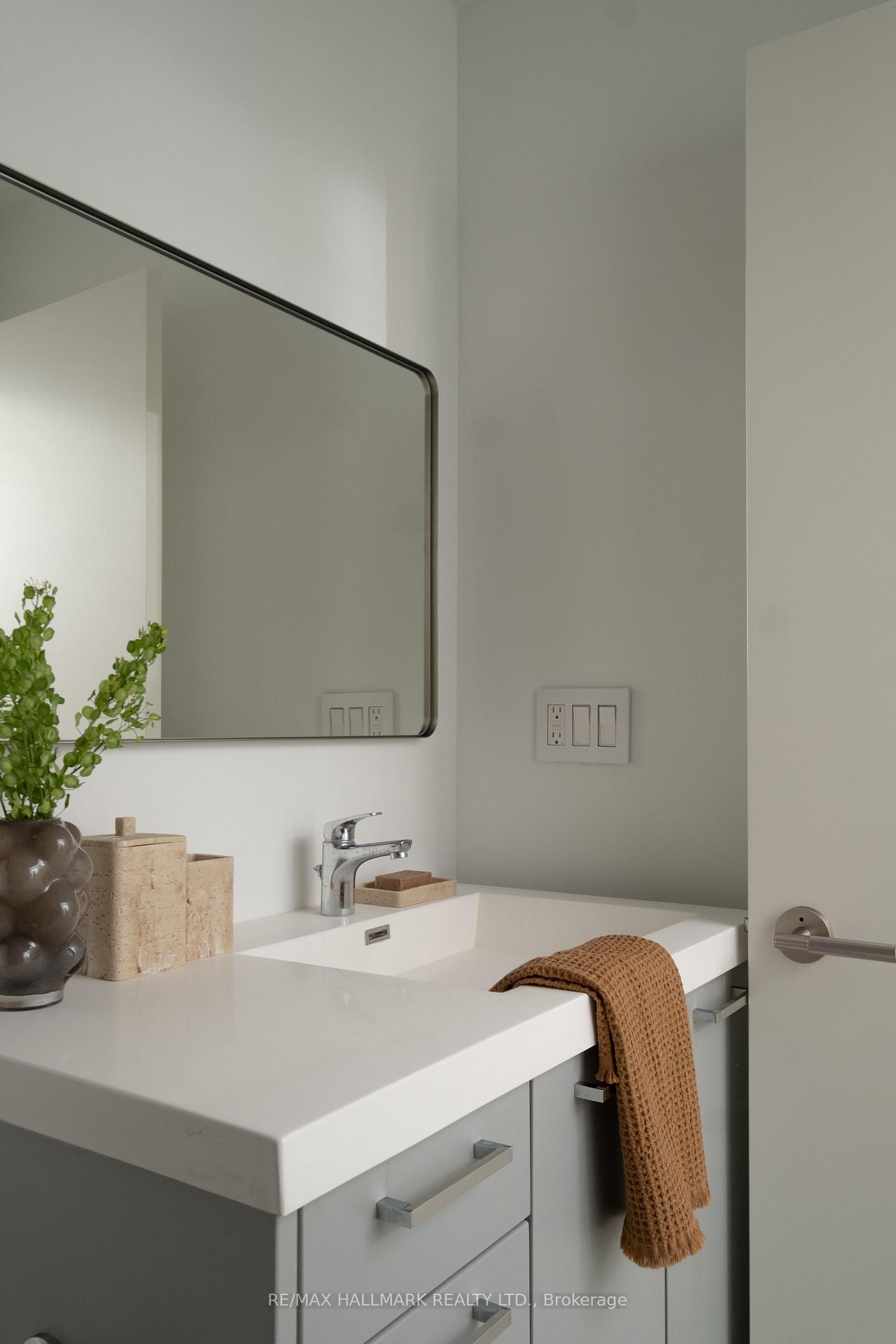 385 Osler Street N 406, Toronto Unit: 406