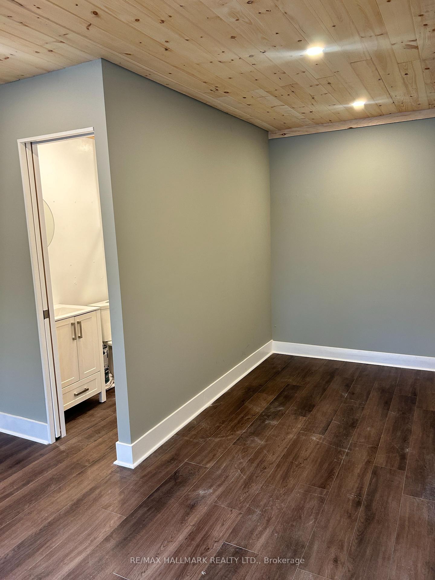 6 Thirty First Street UPPER, Toronto Unit: UPPER