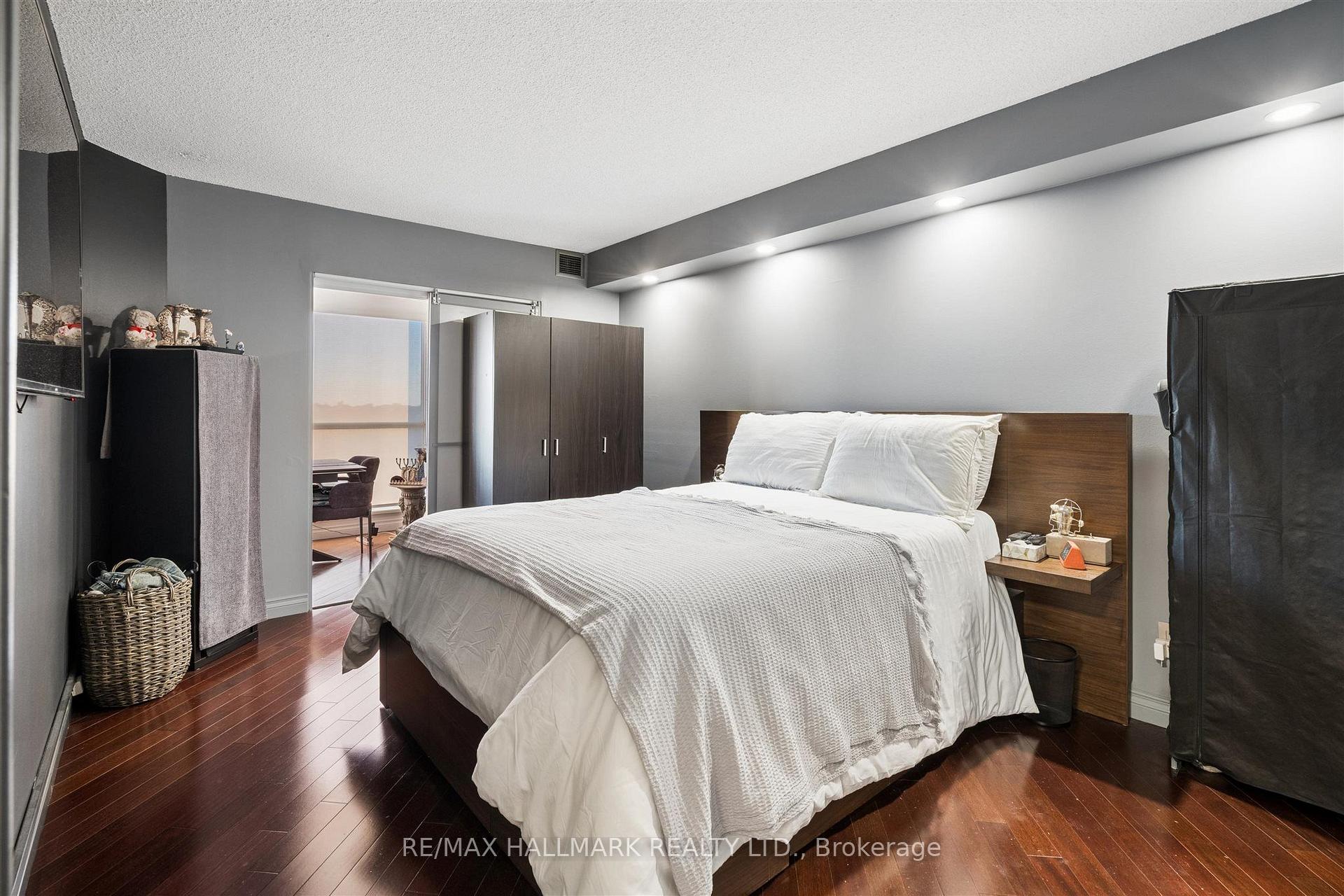 2267 Lakeshore Boulevard W 707, Toronto Unit: 707