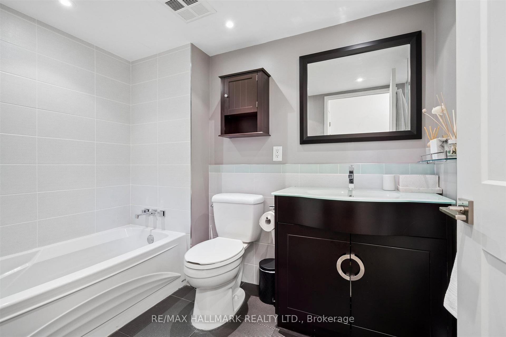2267 Lakeshore Boulevard W 707, Toronto Unit: 707